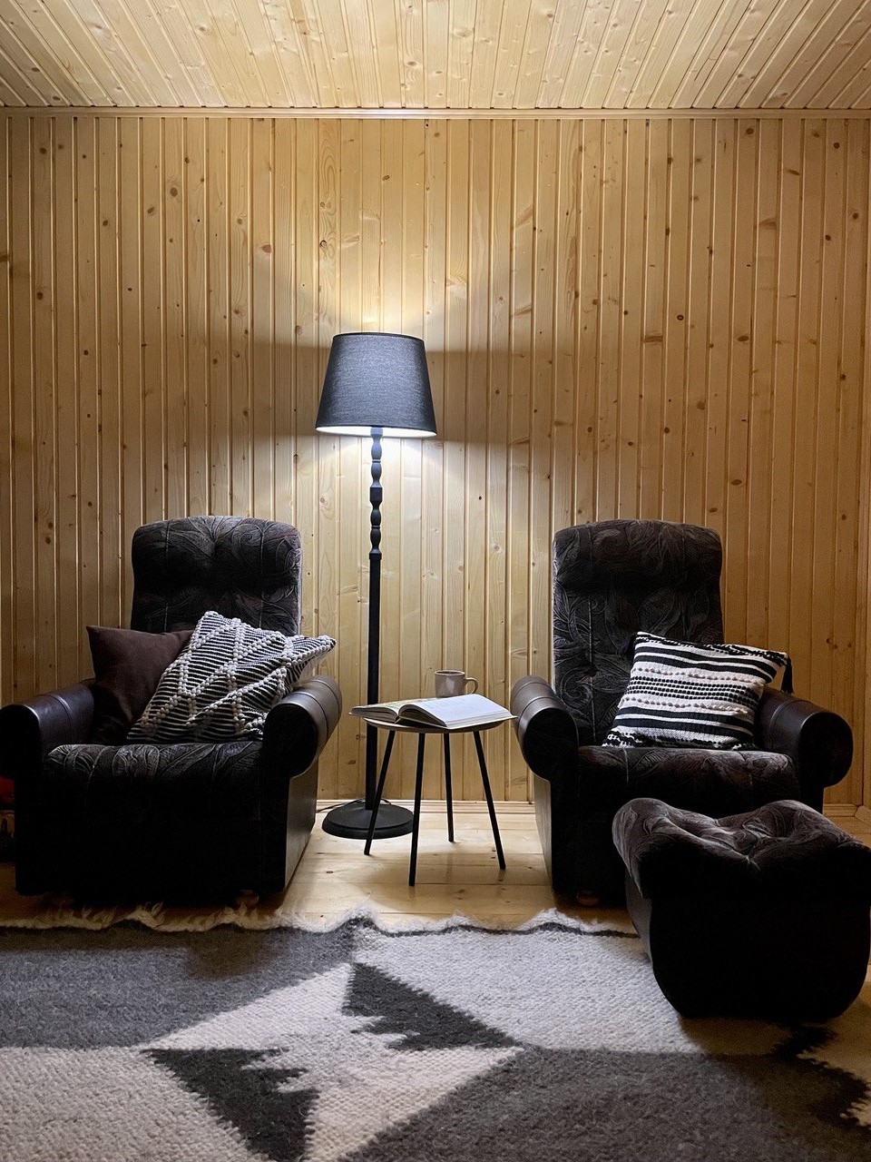 Two chairs with floor lamp